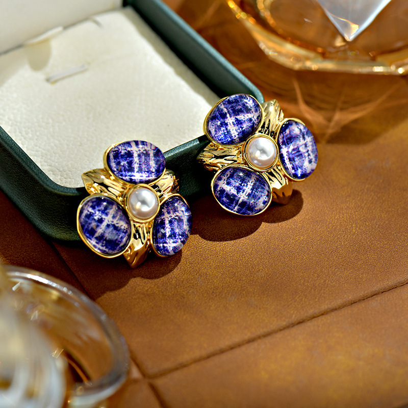 Turquoise universal elegant earrings from pearl