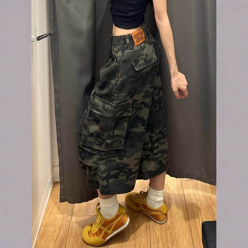 Camouflage American-Style Loose Workwear Denim Shorts for Women, Wide-Leg, Cropped, Summer 2026 Trendy Retro Street Style Camouflage American-Style Loose Workwear Denim Shorts for Women, Wide-Leg, Cropped, Summer 2026 Trendy Retro Street Style