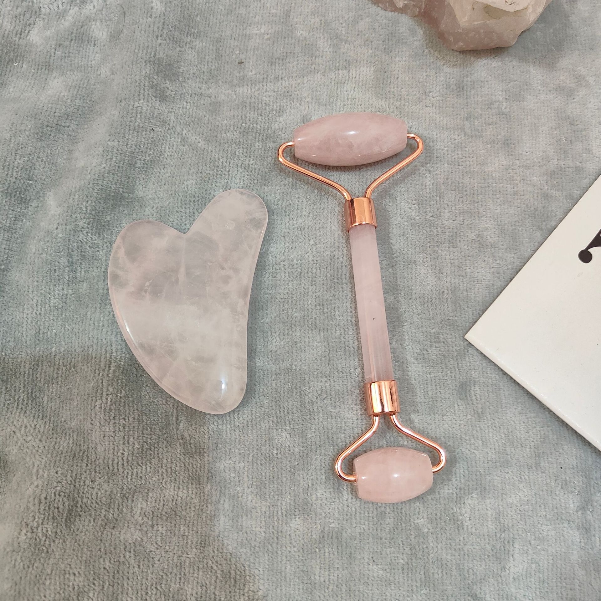 Natural Rose Quartz Roller Massage Tool Face Beauty Device Gua Sha Board Set Rose Quartz Beauty Instrument Wholesale