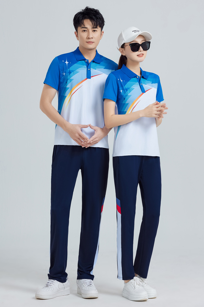 Camiseta azul con pantalones azul oscuro 666
