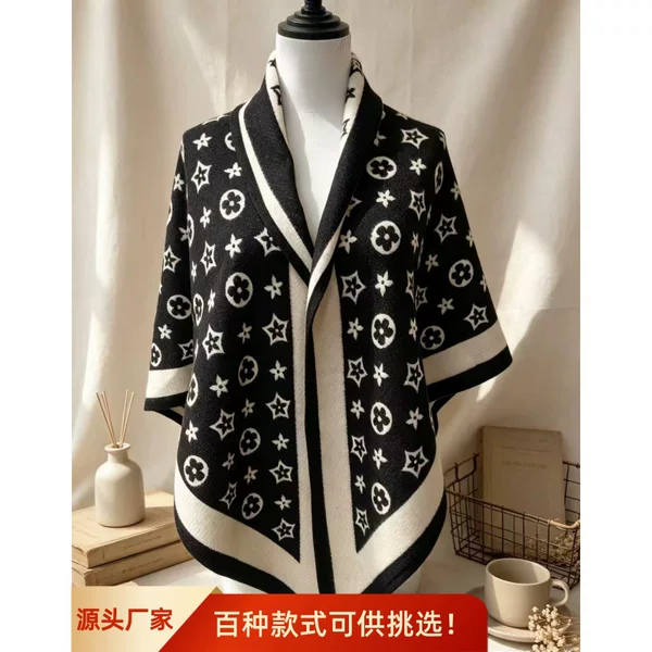 New autumn and winter styles: women's fashionable triangular scarf shawl with letter print, giving a high-end and warm look, perfect as an outer layer