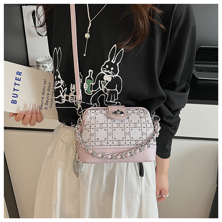 Summer bag: Women's hot diamond lock chain hand-held bucket bag 2025 New style denim blue single-shoulder fashionable crossbody bag undefined