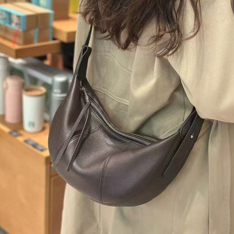 Natural Genuine Leather Dumpling Bag, Lightweight and Simple Crossbody Bag, Fashionable and Versatile Women's Bag, Large Capacity Commuter Shoulder Bag