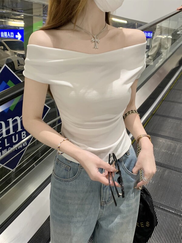 ユニークなワンショルダートップ 2025 夏ニッチスラントカラーオフショルダー半袖レディースフレンチスタイル Tシャツボトリングシャツ|undefined
