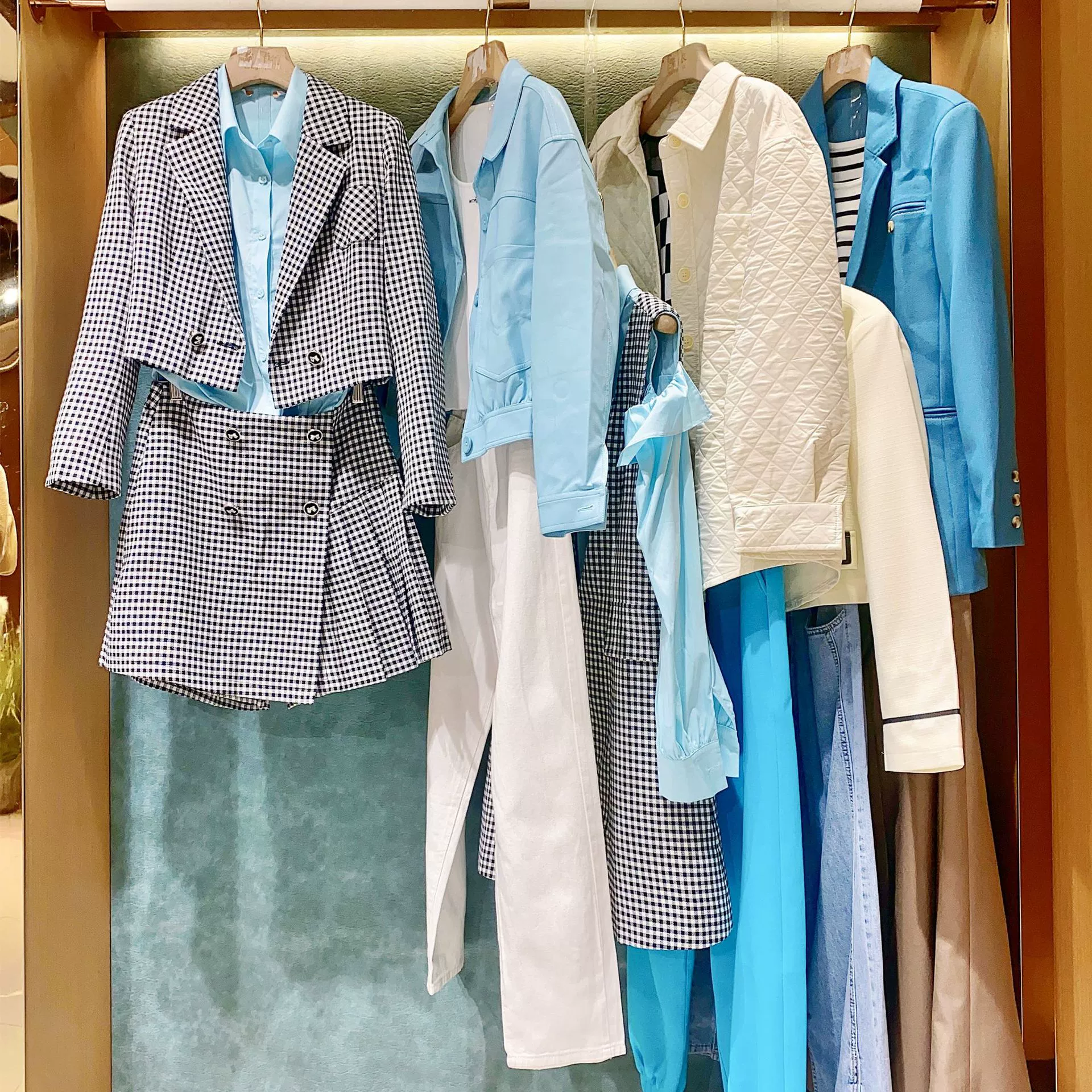 YimuLan23 autumn counter genuine manufacturer clears the stock of goods, women's clothing brand discounts to withdraw the cabinets and get the goods live broadcast