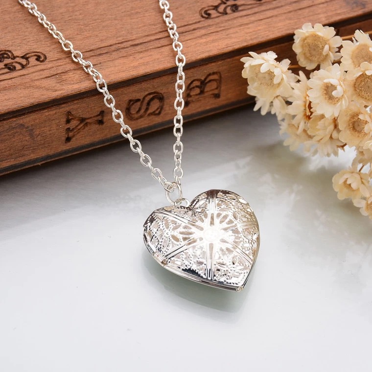 Date Occasion Alloy Material Heart Shape Pattern Simple Style Heart Shape Alloy Plating Women's Pendant Necklace