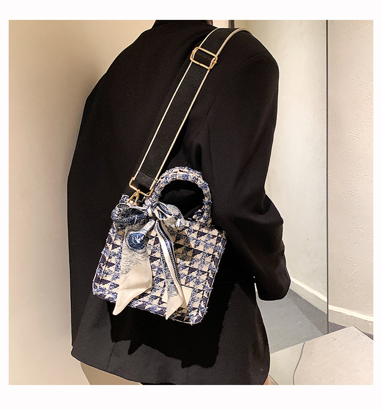 Women's All Seasons Canvas Lattice Streetwear Bowknot Square Zipper Handbag display picture 7