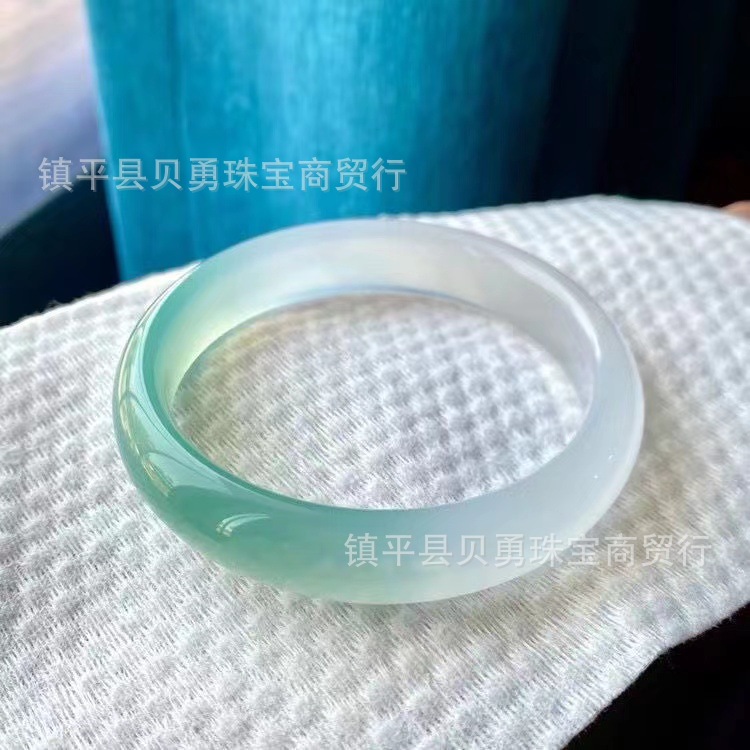 批發天然冰種半山半水油青色漸變玉髓扁條圓條美人條瑪瑙淺綠玉鐲