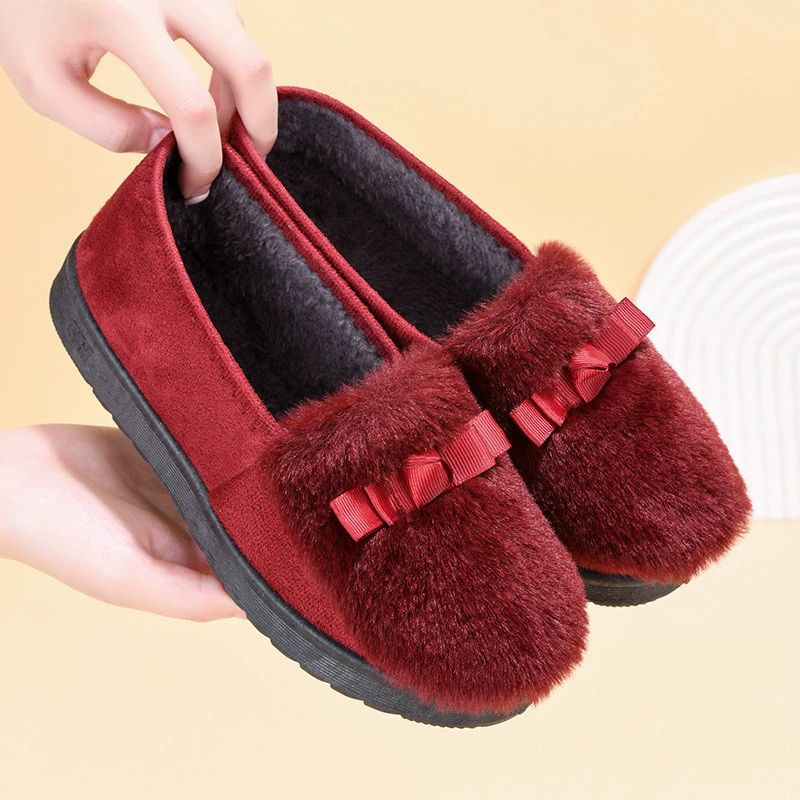 Old Beijing cotton shoes for women in winter plus velvet and thickening for the elderly to keep warm and fashionable soft-soled non-slip mother's cloth shoes plush and bean shoes