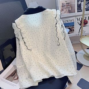 �͹�ײɫ���cѩ���r��Ů�＾�¿�͹ź��~߅�L������