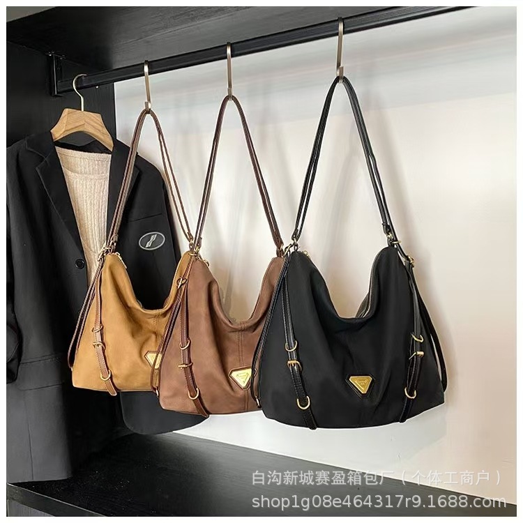 한국 스타일 대용량 통근 언더암 가방 여성 2024 새로운 간단한 올 매치 토트 백 다기능 배낭