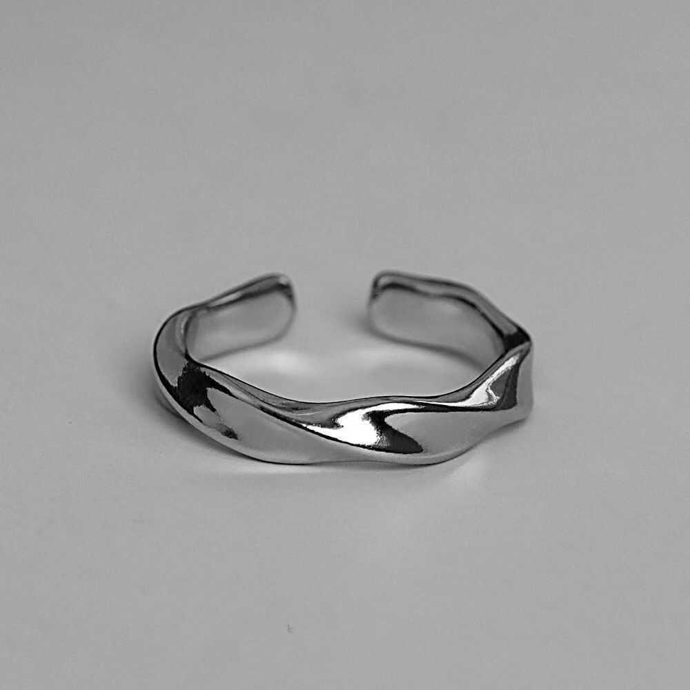Anello a onda regolabile per donna in argento design elegante_voghion.com