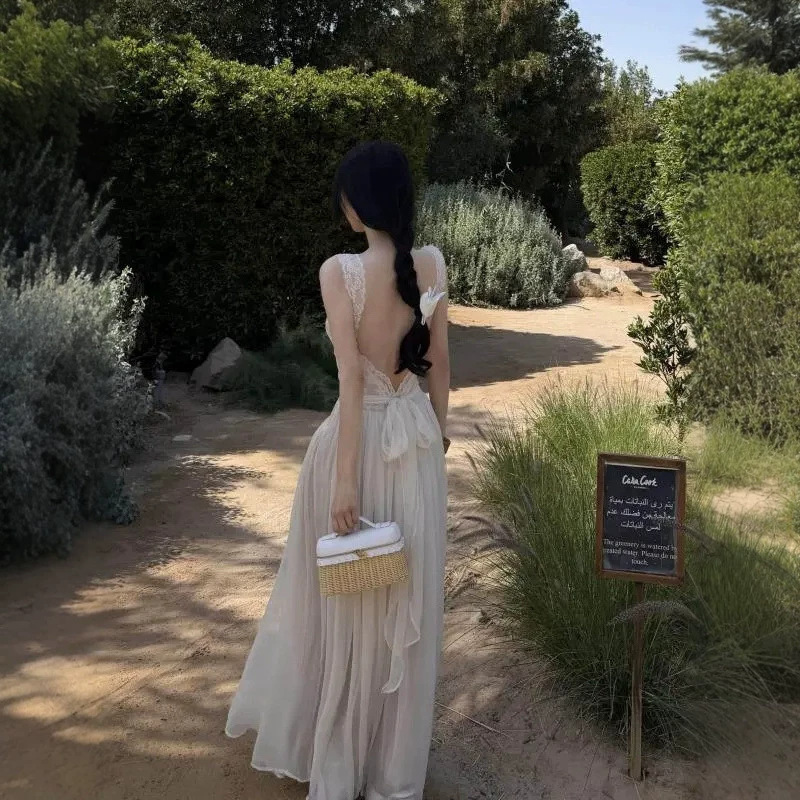 French-style white lace suspender dress for women, perfect for summer seaside vacations, extremely stylish, slim-fitting, and backless long dress French-style white lace suspender dress for women, perfect for summer seaside vacations, extremely stylish, slim-fitting, and backless long dress