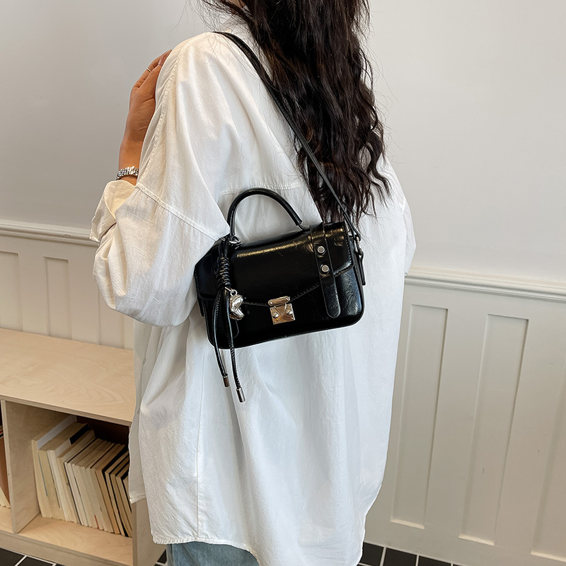 Commuting temperamento de verano popular bolso pequeño 2026 nuevo nicho de moda femenina diseño de hombro único bolso de tramo inclinado
