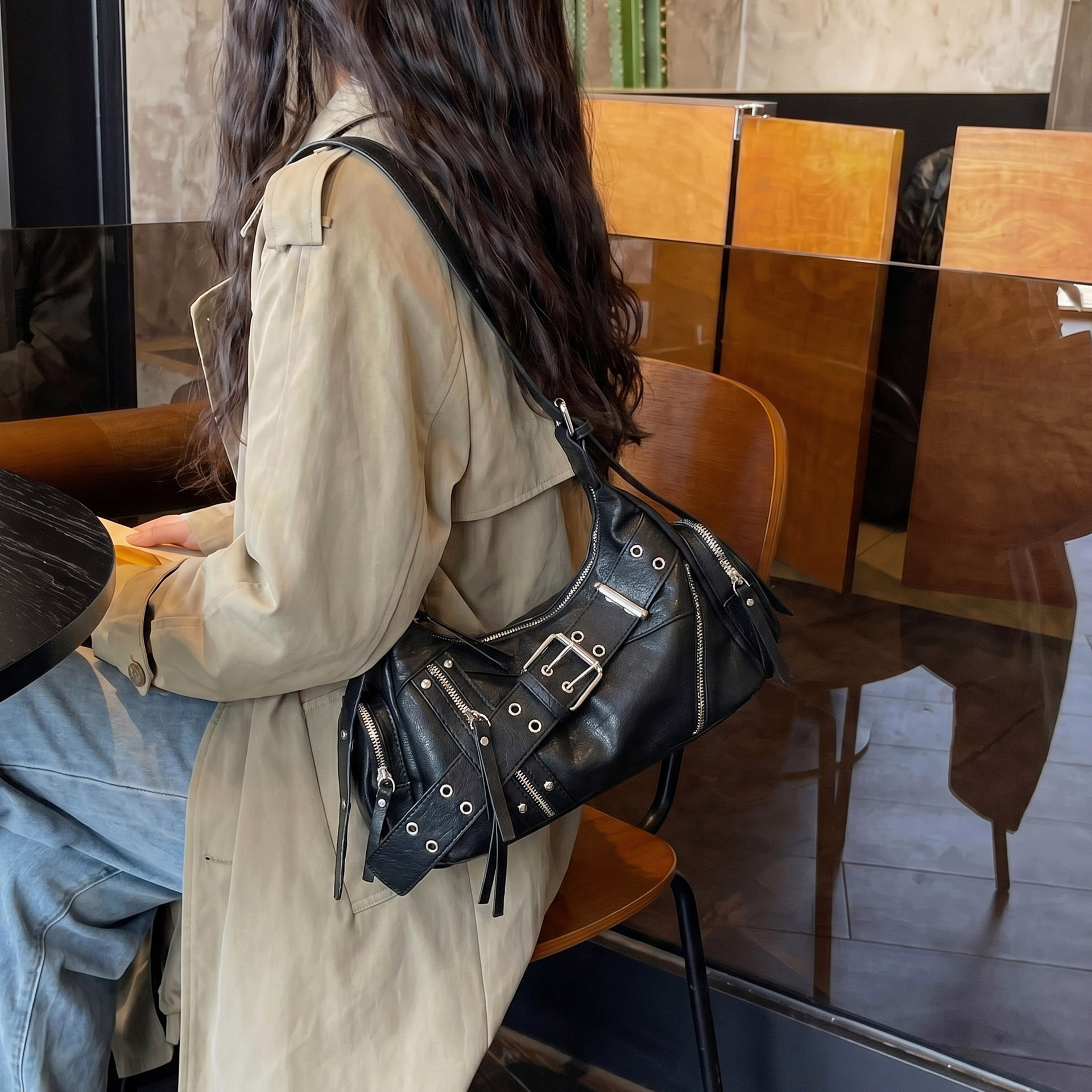 Nicho Zhong texturas bolsos de brazo para mujeres 2026 nuevo día de locomotora de hombro de moda de hombro mochila