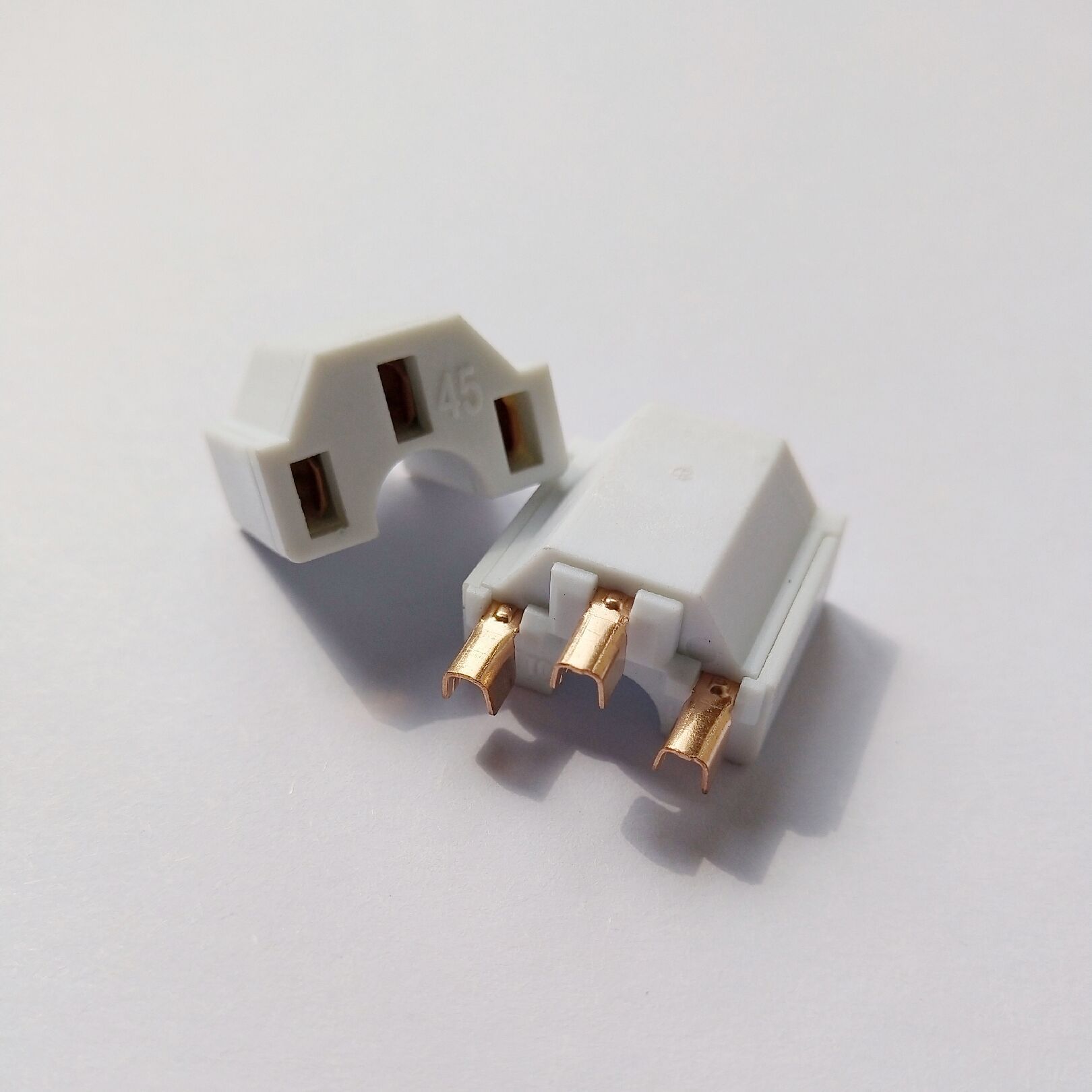 厂家直销一体式英规英式国标三插品字尾插头内架支架端子内胆