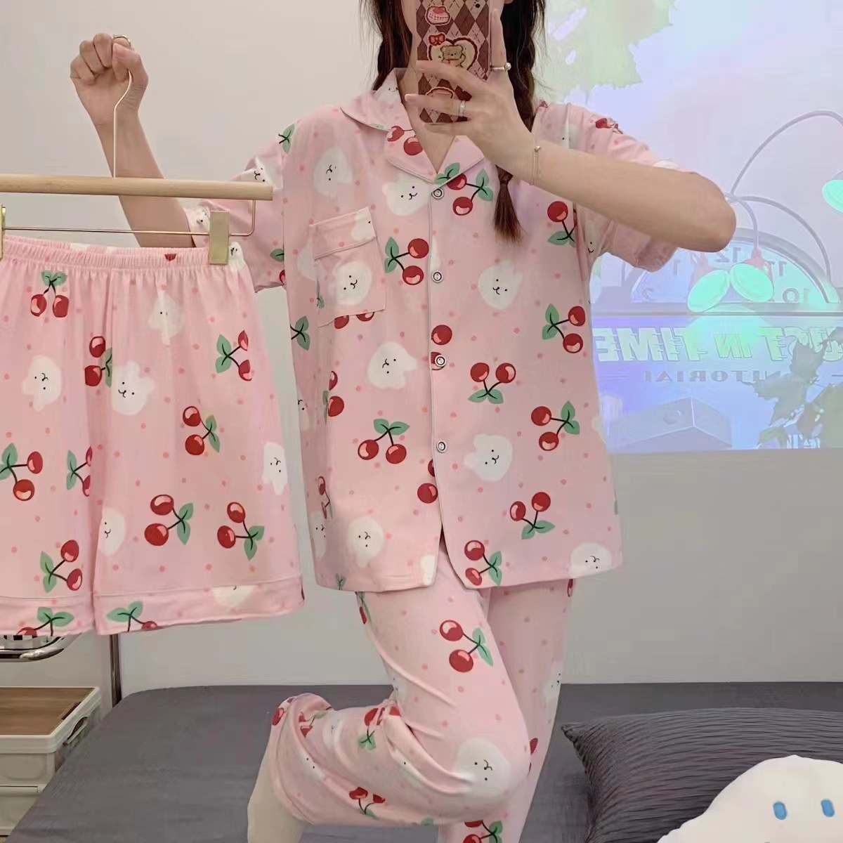 Se puede usar en exteriores, conjunto de pijama de tres piezas para mujer, nuevo estilo de la temporada de verano 2025, pantalones cortos de manga corta, pantalones largos, ropa para estar en casa, primavera y otoño. image 16