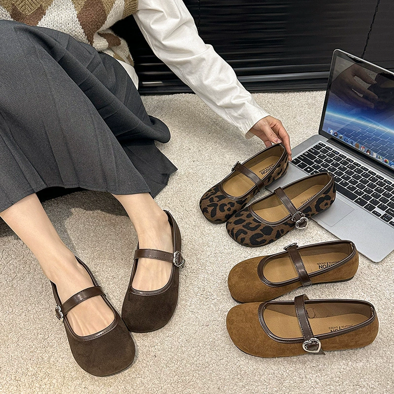 Слова Мэри Джейн молочные туфли для женщин осень 2024 новая осенняя круглая голова плоское днища фея стиль женские одиночные туфли