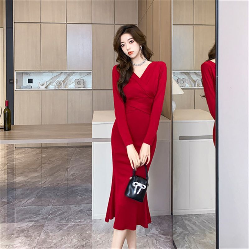 Sexy Hot Girl Celebrity Style Elegant V-Neck Long-Sleeved Dress for Women Winter New Slim Fit Hip-Hugging Mid-Length Dress Sexy Hot Girl Celebrity Style Elegant V-Neck Long-Sleeved Dress for Women Winter New Slim Fit Hip-Hugging Mid-Length Dress