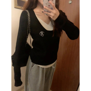 New Style Fake Two-Piece V-Neck Long-Sleeved Shirt for Women in Autumn and Winter 2023 New Thin Inner Layering Shirt