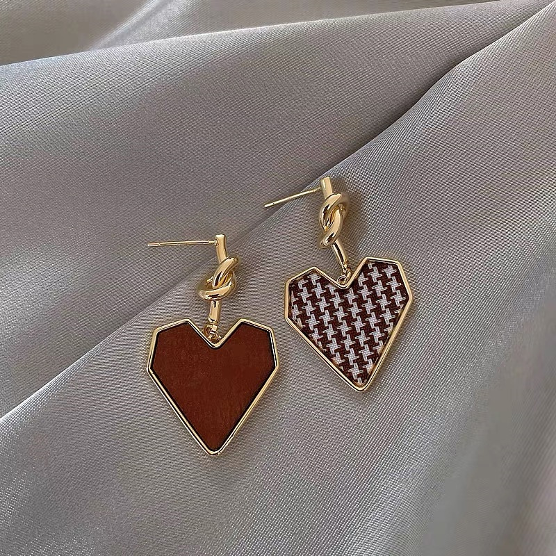 不對稱格子桃心耳釘女小衆設計耳飾秋冬耳環2021年新款潮