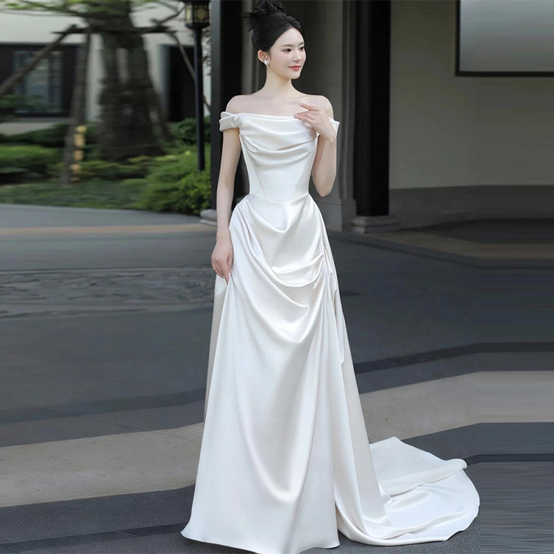 One-Shoulder Bridal Light Wedding Dress with a Small French Train, 2026 New High-End Engagement Dress, Satin Reception Gown