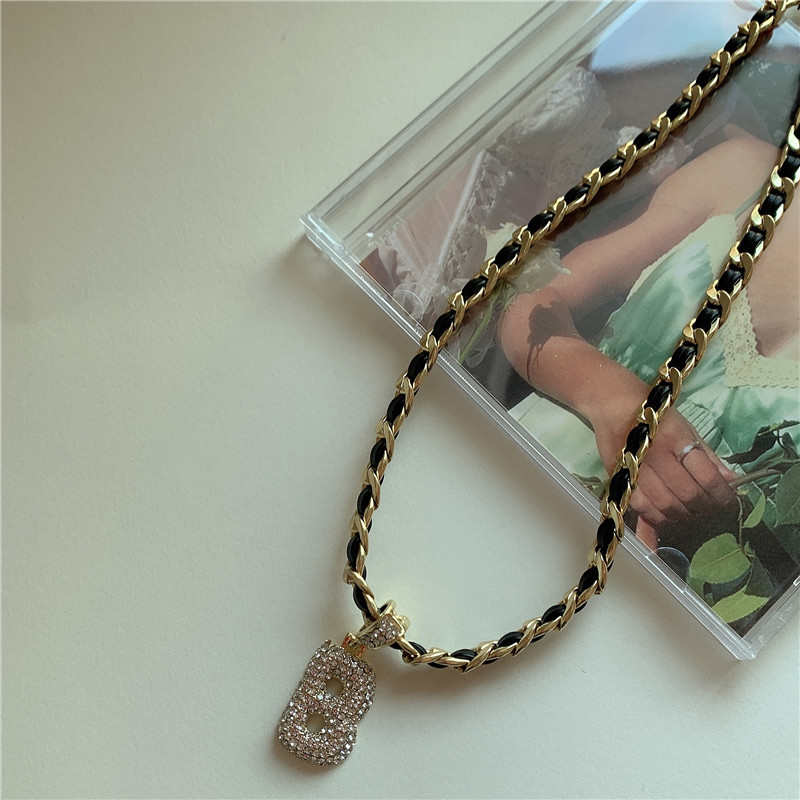 Retro Fashion Diamond Letter B Necklace display picture 6