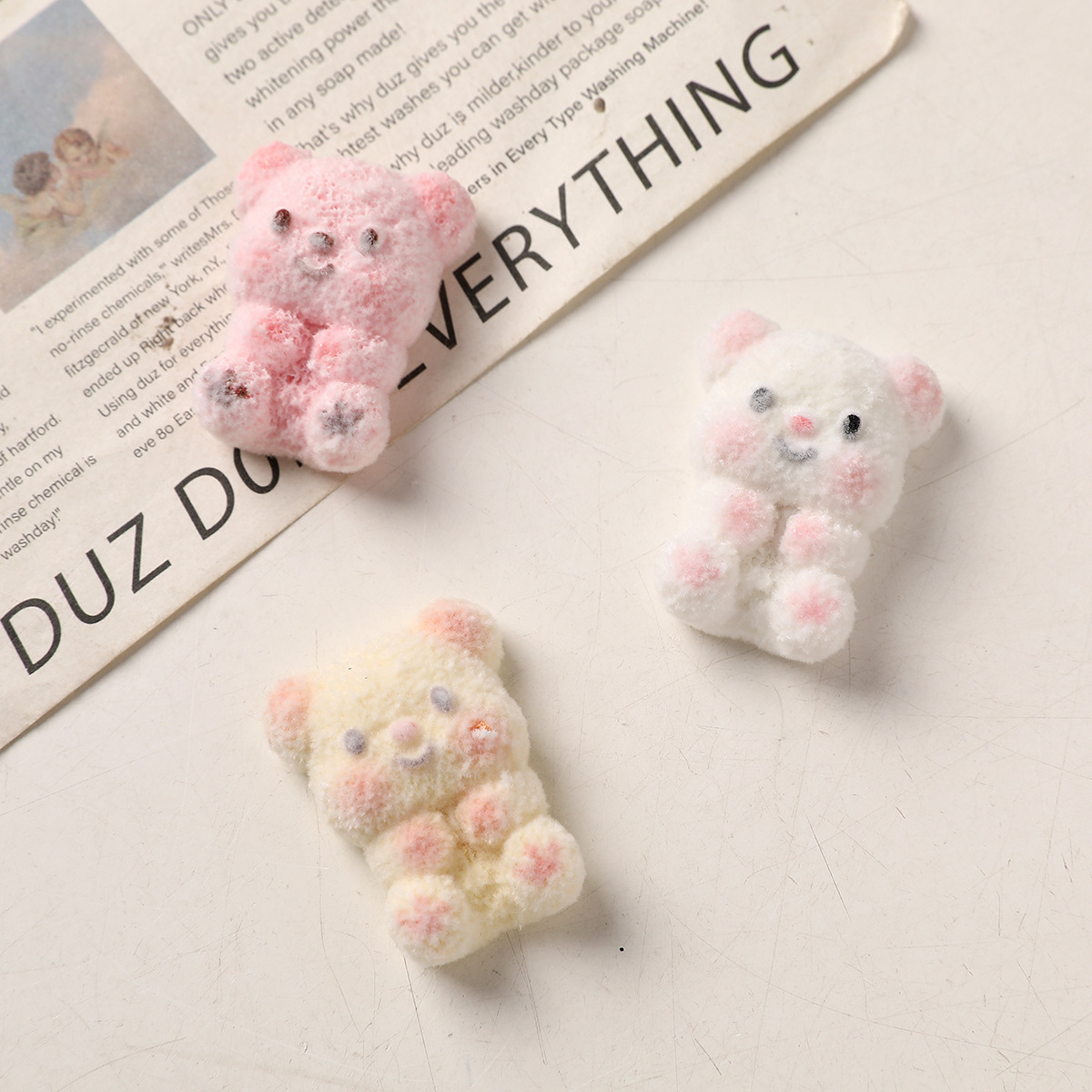 Pequeño libro rojo con alto valor facial blush bear resina floc DIY hecha a mano caja de teléfono móvil adornamiento de pelo agujero accesorios de zapatos