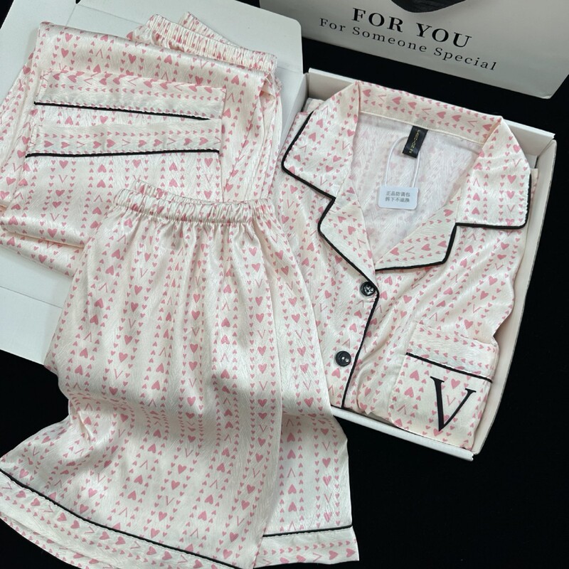New summer-autumn women's pajamas with chest pads, ice silk short-sleeve three-piece cardigan set, high-quality home wear set New summer-autumn women's pajamas with chest pads, ice silk short-sleeve three-piece cardigan set, high-quality home wear set