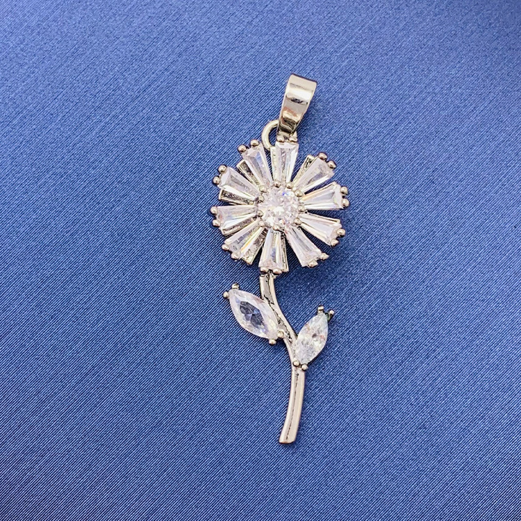 百種類のペンダントは心のままにファッションの経典を配合します。カップルの美しいペンダントは親友のアクセサリーを送ります。