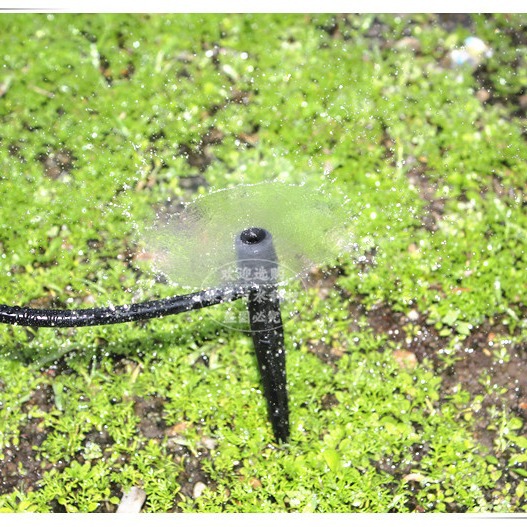 13 centímetros de rociador negro redondo completo de primavera ajustable para cerrar 360 grados de riego por goteo de árboles frutales en maceta