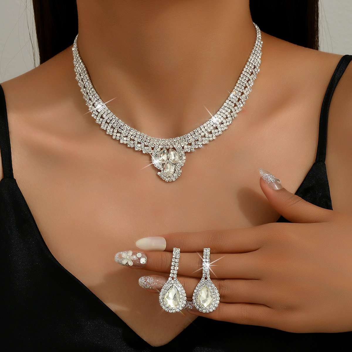 Fashionable universal set for bride