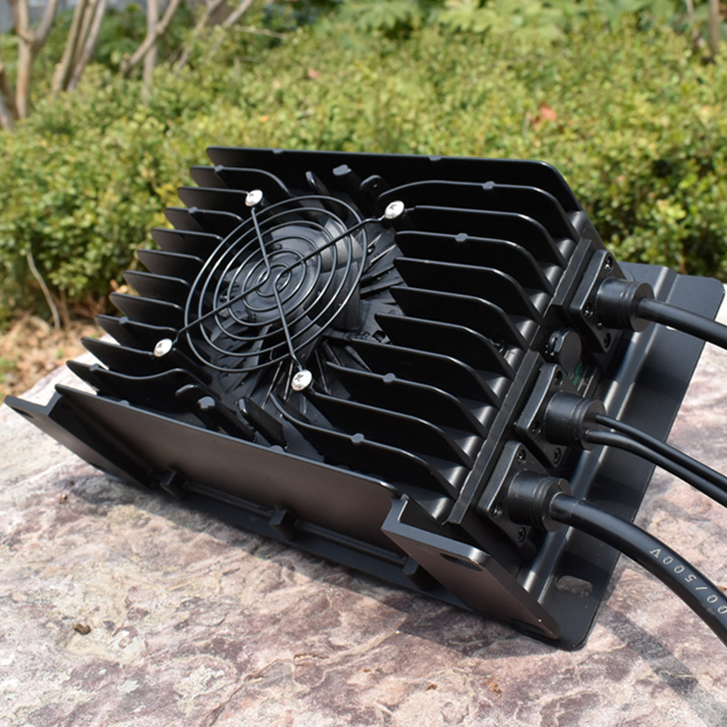 启雄防水黑色电动车充电器588V35A546V35A584V35A通用型耐用