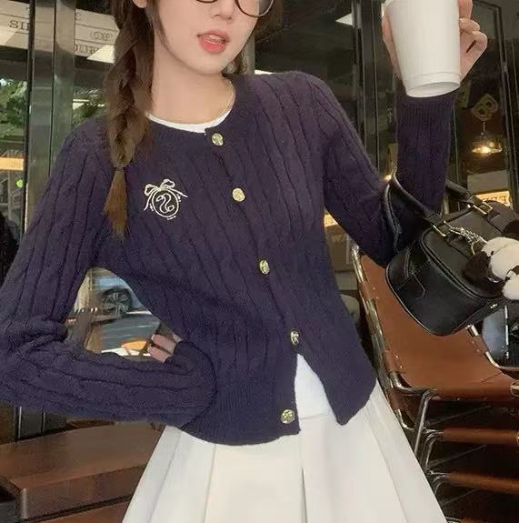 慵懒风绣圆领毛衣女2025新百搭开衫小香风针织时尚气质设计感甜美|undefined