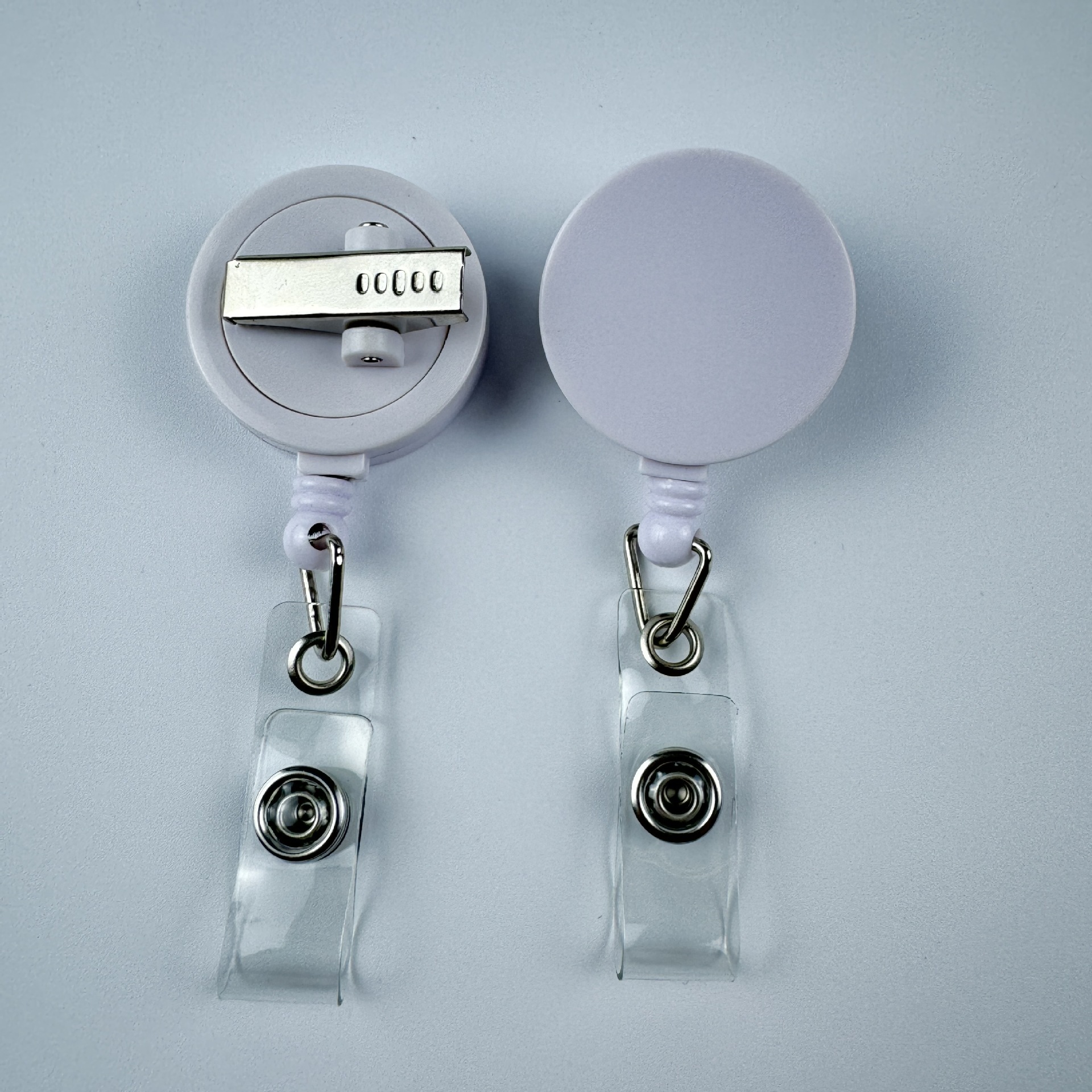 Plane can retractable and pull -off rotating crocodile clamps easy to pull the card.