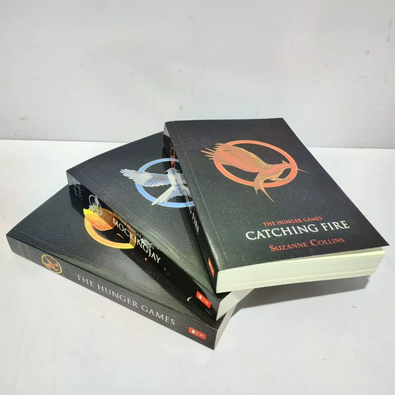 Голодные игры: трилогия, Голодные игры: трилогия, Впереди девочка, Моби Моккек в англоязычной версии