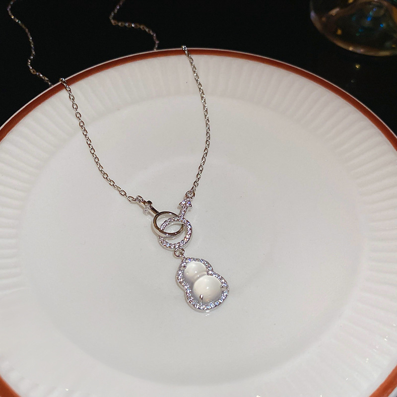 Nuevo collar de calabaza de circón chino femenino simple nicho moda cadena de clavícula temperamento accesorios de joyería de alta gama