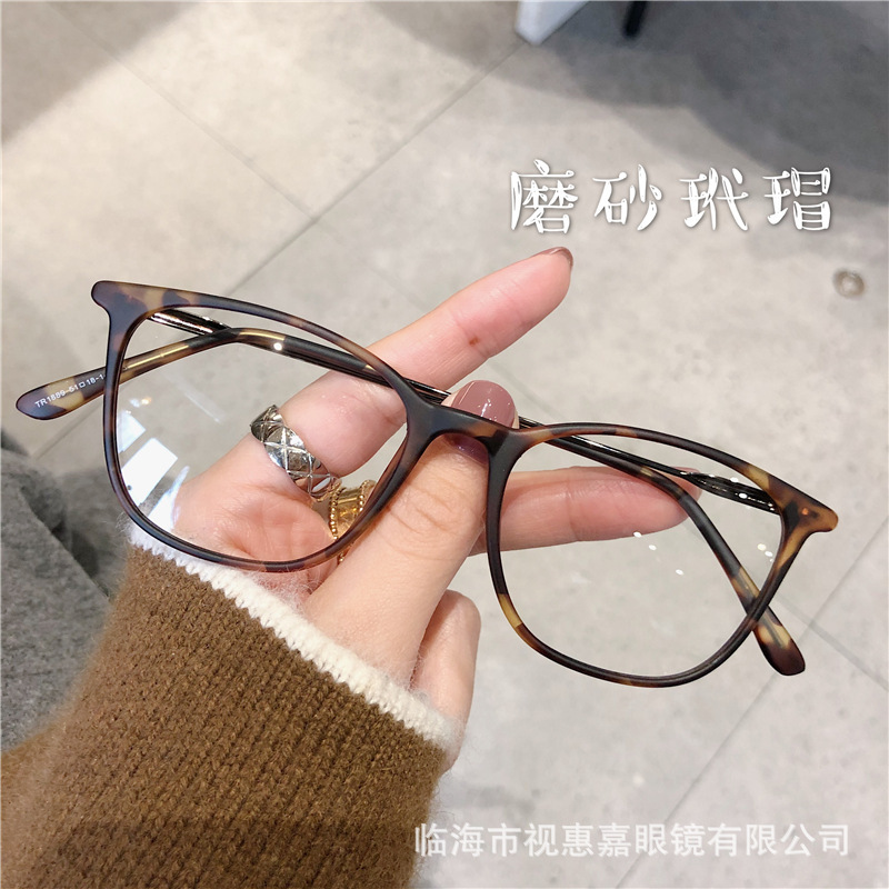 近視メガネの女性は超軽量です。|undefined