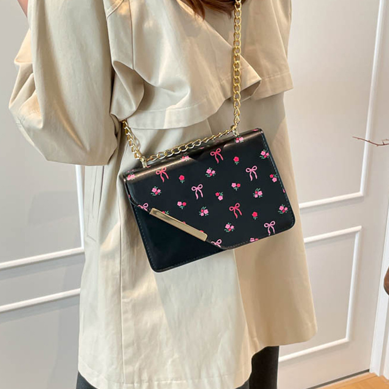 Small Fresh Chain Small Square Bag Versatile Shoulder Bag Cute Commuter Crossbody Bag_voghion.com