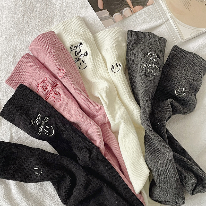 Smiley face letter embroidery socks women's mid-calf socks autumn and winter ins kimchi country straight board niche style pile socks all-matching