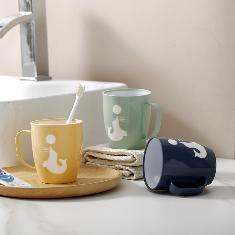 Bicchiere portaspazzolini creativo a forma di delfino bimbi_voghion.com