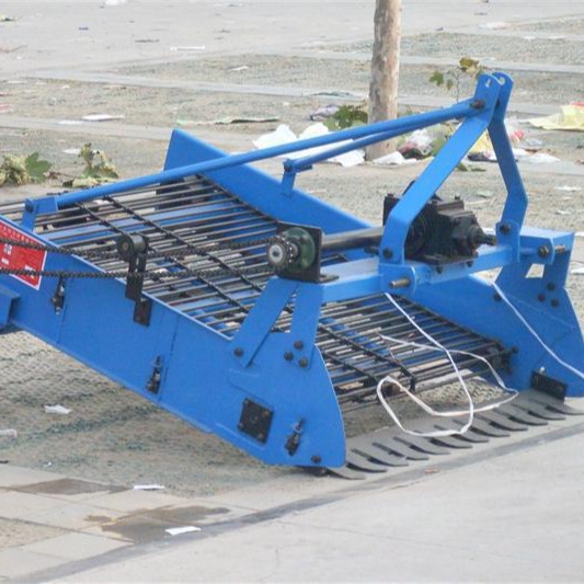 供应收获机销售割幅900单行土豆收获机4U 1拖拉机配收获机