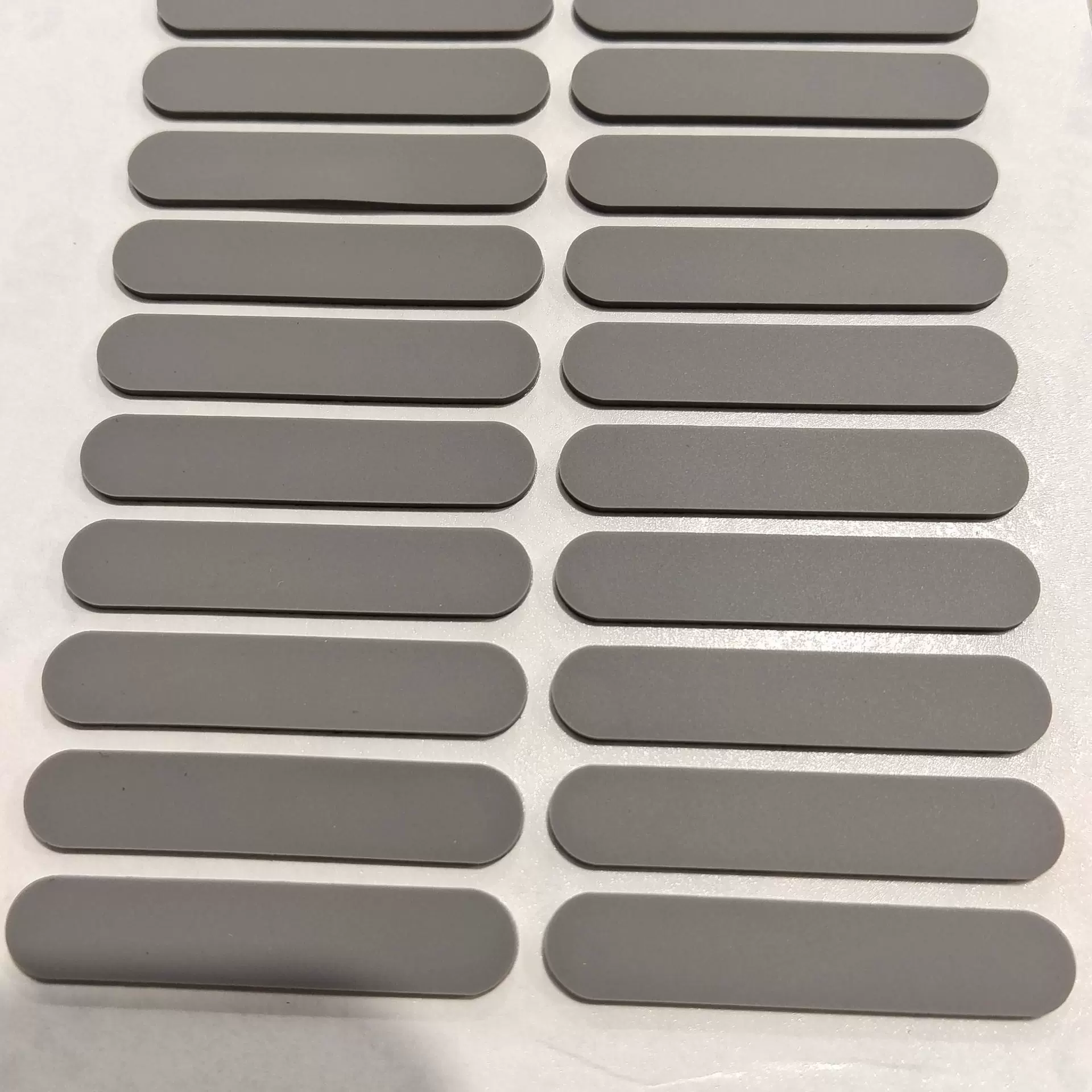 厂家直销长条硅胶垫电器底部防滑硅胶垫片耐磨耐压硅胶胶垫