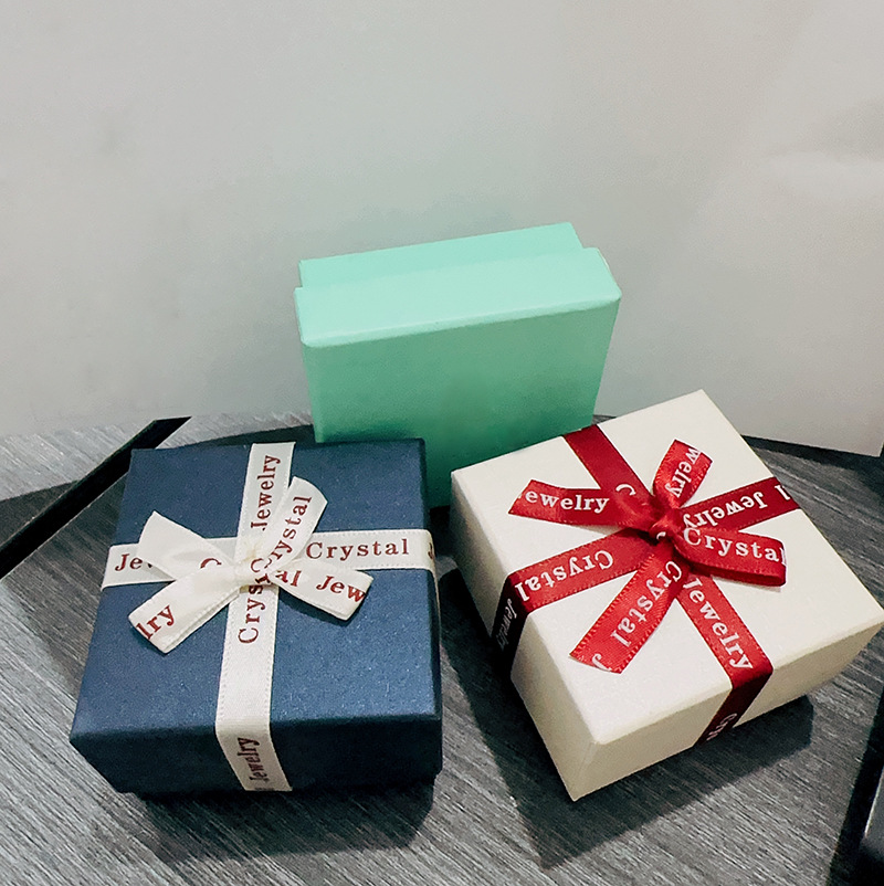 Entrega de caja de regalo spot al por mayor joyero anillo pendientes pendientes collar pulsera joyería caja de embalaje al por mayor