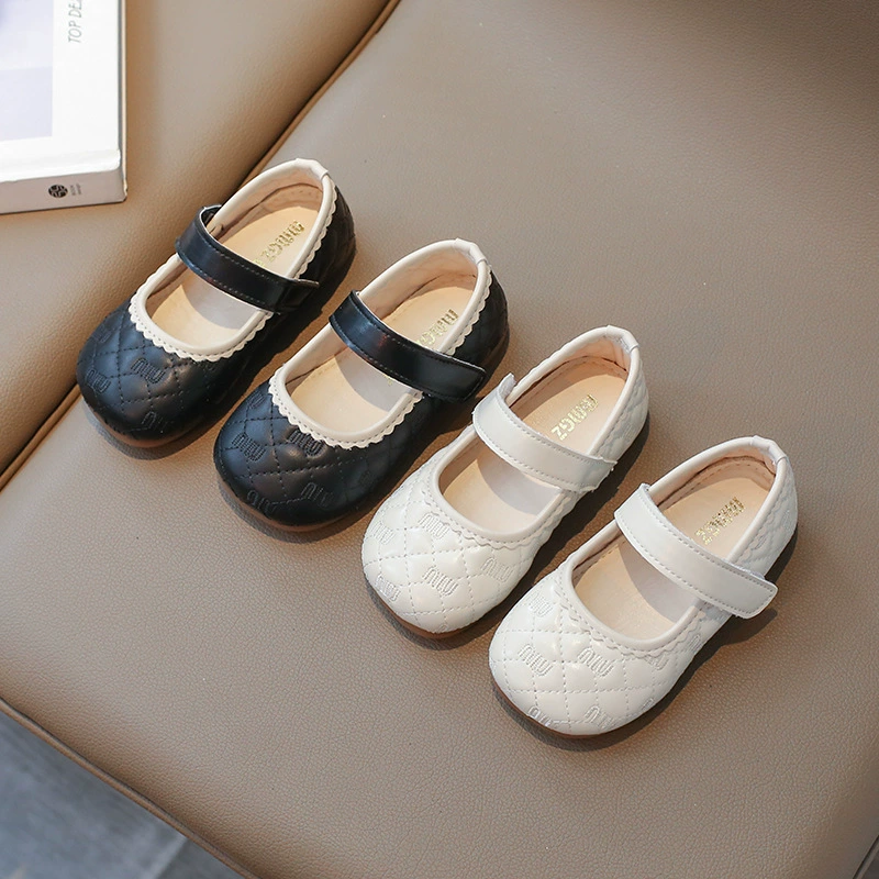 Корейская версия повседневной дикой детской кожаной обуви светлая наклейка детская обувь 2024 осень новая детская обувь
