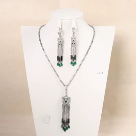 耳钉;耳环;项链