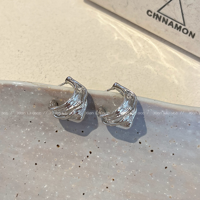 Light luxury niche design women's new earrings, simple unique temperament, atmospheric and high-end ear accessories_voghion.com