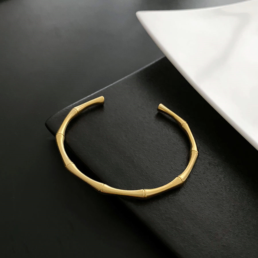 304 Stainless Steel Material Solid Color Pattern Women'S Gender Ins Style Solid Color Titanium Steel Copper Gold Plated Bangle In Bulk