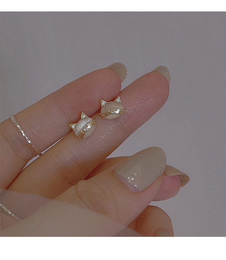 6g Weight Cat's Eye Stone, Zircon Inlay Material Ear Studs Classification 1 Pair Quantity Holiday, Daily Occasion Copper Material Four Leaf Clover, Cat, Flower Pattern Women's Gender Plating, Inlay Design Simple Style Style 1 Pair Simple Style Four Leaf Clover Cat Flower Plating Inlay Copper Cat's Eye Stone Zircon Ear Studs 无