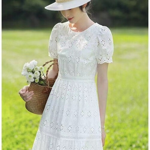 White round-neck French-style dress for women, summer annual women's dress, waist-cinching, temperament, long dress, hollowed-out.